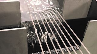 Langfaserverstärkte Thermoplaste als Granulat (LFT-Granulat) zum Spritzgießen oder Extrudieren sind etwa dann von Vorteil, wenn die daraus hergestellten Bauteile besonders robust und dennoch leicht und zudem recycelbar sein sollen.  (IPS)