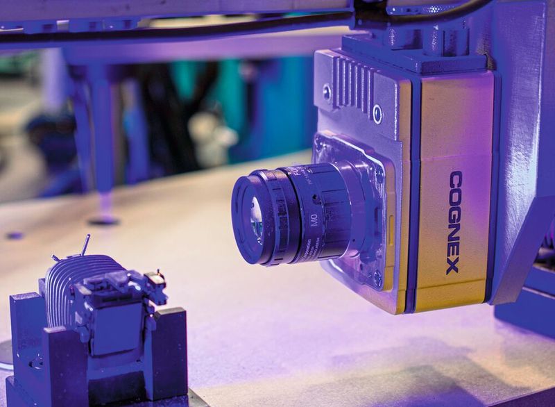 Die Untersuchungen der Zündspulen erfolgen stationär mit einer Verweildauer von unter einer Sekunde. (Bild: Cognex/SDC)