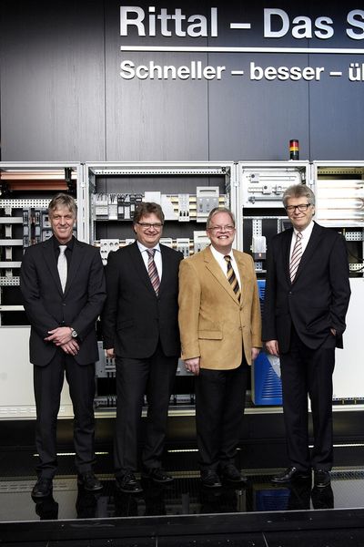 Friedhelm Loh, Inhaber und Vorstandsvorsitzender der Friedhelm Loh Group (im Bild rechts): „In Verbindung mit der Softwareplattform von Eplan und dem kompletten Schaltschranksystem von Rittal können wir unsere Kunden zukünftig entlang der gesamten Wertschöpfungskette im Schaltschrankbau begleiten.