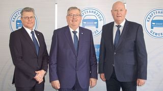Präsentierten die Bilanz für 2024: (v. l.) Geschäftsführer Christian Metje, Präsident Karl-Heinz Bley und Landespressesprecher Joachim Czychy. (Bild: Kfz-Gewerbe Niedersachsen-Bremen)