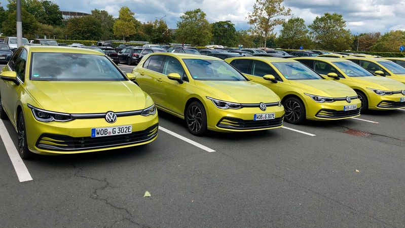 VW rechnet offenbar damit, dass sich der deutsche Pkw-Markt nächstes Jahr spürbar erholen wird.(Bild:  Seyerlein/»kfz-betrieb«)