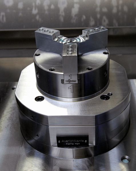 Das Röhm-Spannfutter spannt mit höchster Präzision. Dabei lässt sich die Spannkraft sehr fein dosieren, sodass auch leicht verformbare Werkstücke sicher fixiert werden können. (Bild: Röhm Spanntechnik AG)