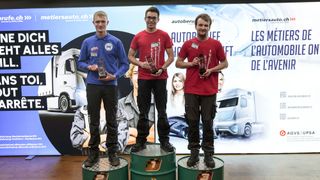 Die drei Erstplatzierten beim Eurocup 2025 in Bern: (v. li.) Hannes Wirsing aus Deutschland (Platz 2), Janik Schumacher (Platz 1) und Lars Hayoz, beide aus der Schweiz. (Bild: Schmidt - VCG)