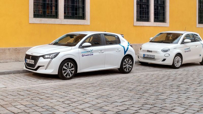 Laut Branchenverband BCS ist insbesondere das sogenannte Free-Floating-Carsharing gewachsen. Hierbei müssen die Fahrzeuge nicht an festen Plätzen übernommen und zurückgegeben werden, sondern sind im kompletten Aktionsgebiet zu finden.(Bild:  ShareNow)