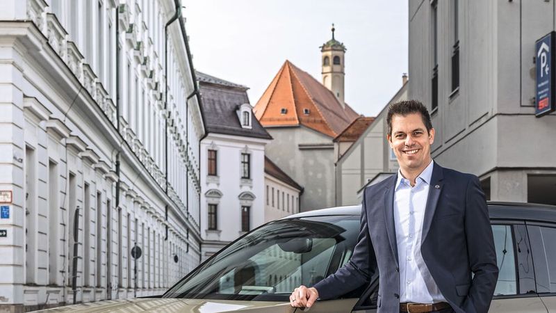 Felix Gebhart, Direktor Vertrieb, Mazda Motors (Deutschland): „Fünf batterieelektrische Fahrzeuge werden ab 2025 auf den Markt kommen.“(Bild:  Mazda)
