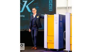 Dr. Michael Schnick, Geschäftsführer der Teknoholt GmbH, bei der Präsentation der komplett neuentwickelten Plasmaschneidanlage „Q“. (Kjellberg)