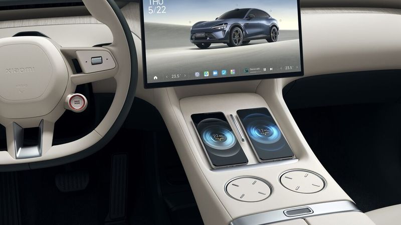 Selbst die Verstellung von Spiegel und Lenkrad ist nur digital möglich. (Bild: Xiaomi)