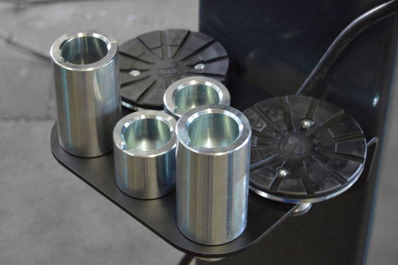 Für Gummiteller und Verlängerungshülsen gibt es eine schnell zu erreichende Aufnahme direkt an der Säule. (Autopstenhoj)