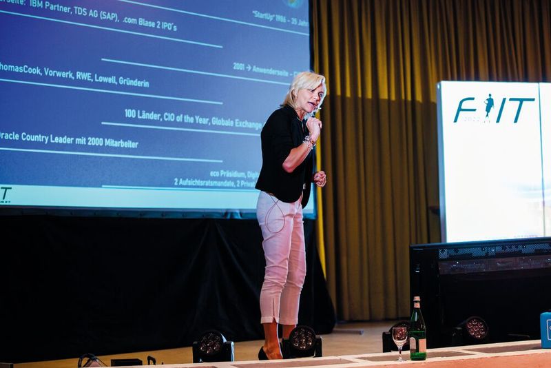 Stefanie Kemp, Oracle, hielt die Abschluss-Keynote des Tages mit dem mitreißenden Thema „Wir wachsen an unseren Herausforderungen: Mein persönlicher Weg mit vielen Ups and Downs“. (Bild: Vogel IT-Medien GmbH)