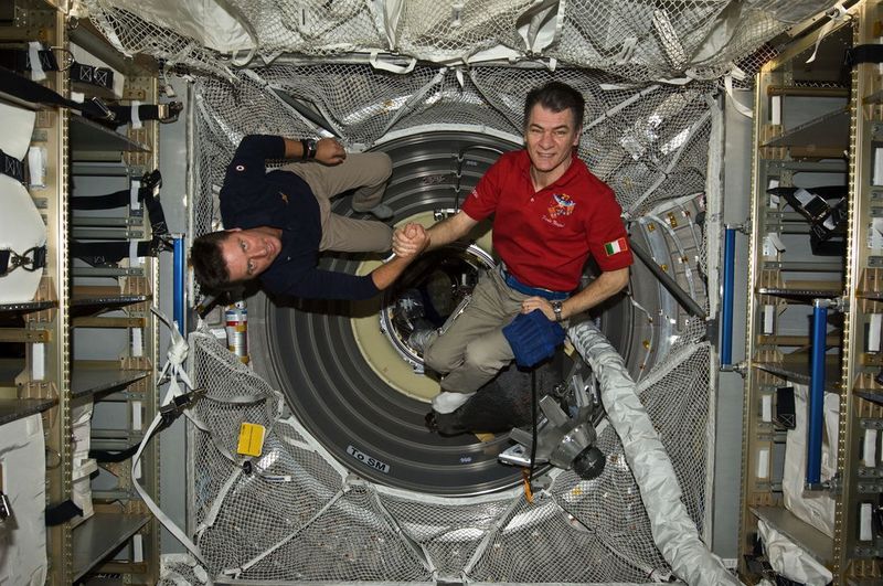 Paolo et Roberto à bord de l'ATV-2. (Image: ESA) (Archiv: Vogel Business Media)