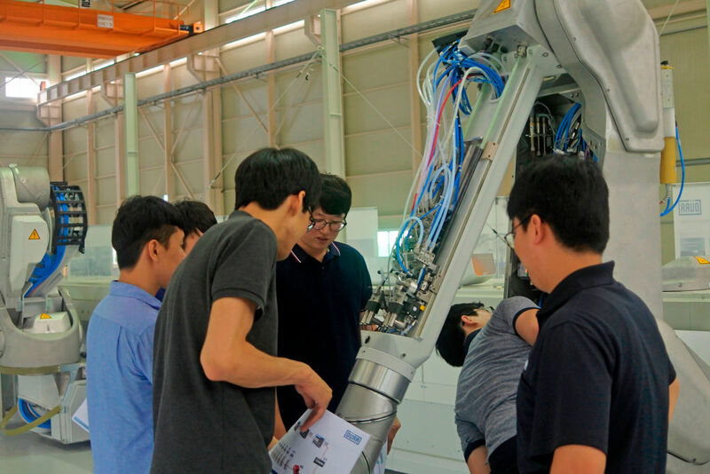Im Servicezentrum in Ulsan hält der Ausrüster Roboter und Applikationstechnik für Schulungen bereit. (Dürr)