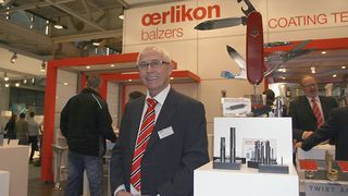 Balinit Alcrona Pro – längere Standzeiten bei der Bearbeitung schwer zerspanbarer Materialien: Eduard A. Meyer, Kommunikationsleiter bei Oerlikon Balzers.  (Bild: Anne Richter, SMM)