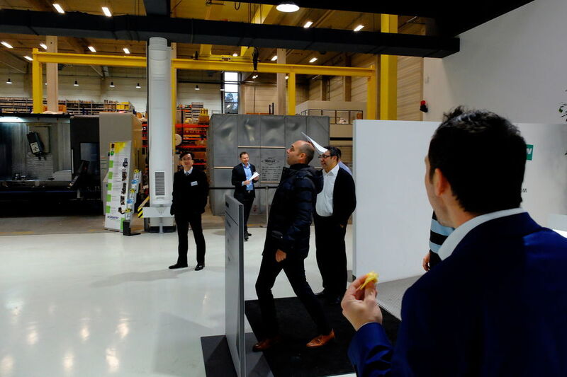 ...Papierflieger gemäß des Mottos Aerospace Day um die Wette fliegen zu lassen. Mit unterschiedlichsten Konstruktionen traten... (Gillhuber)