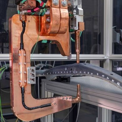 Welding gun used for joining a B-pillar under laboratory conditions at Fraunhofer-IPK. (Source: Fraunhofer-IPK)