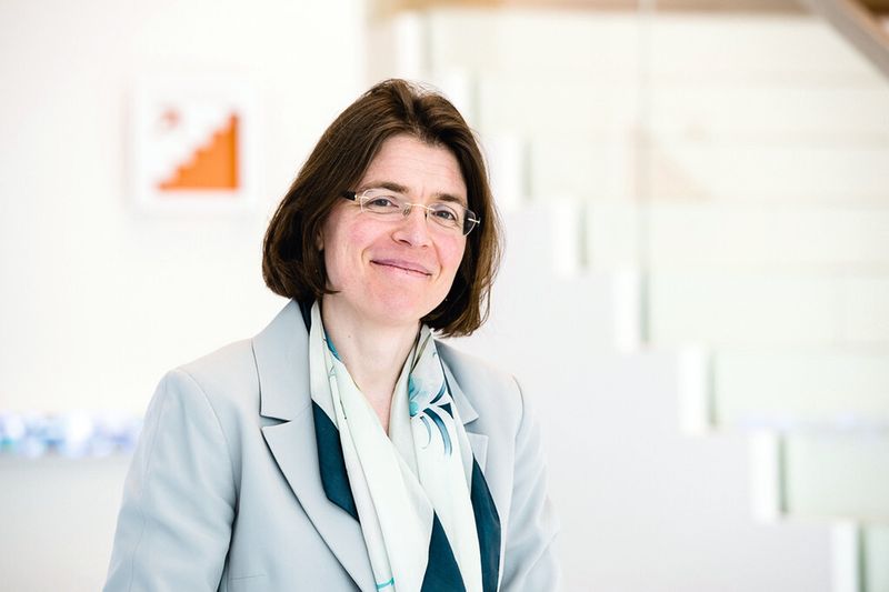 Catherine Athènes, Marketing Director Packaging and Automotive Rolled Products bei Constellium: „Die Weiterentwicklung der Aluminiumherstellung und neue Entwicklungen in den Legierungen ermöglichen es, auch Autoteile mit höherer Festigkeit aus Aluminium herzustellen.“ (Bild: Constellium)