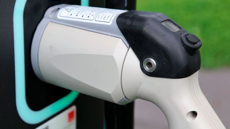 Nun mit dem konsequenten Ausbau der Ladeinfrastruktur kann der Hochlauf der Elektromobilität gelingen. Der ZDK begrüßt daher das neue Förderprogramm der Bundesregierung. (Bild:  frei lizenziert /  Pixabay)