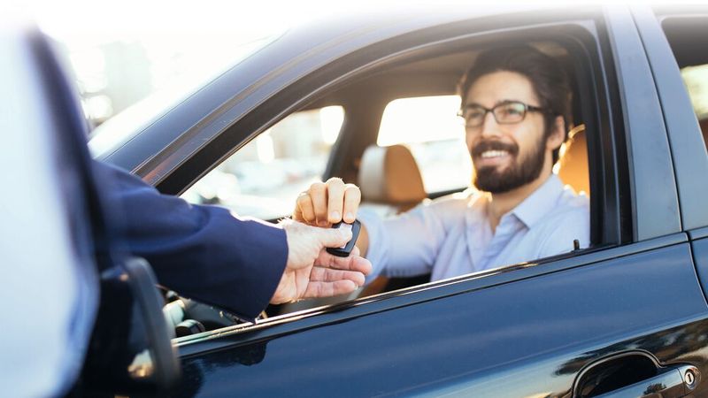 Wenn der Leasingnehmer nach Ablauf der Leasingzeit das Auto kauft, handelt er als Verbraucher.  (Bild:  © hedgehog94 - adobe.stock.com)