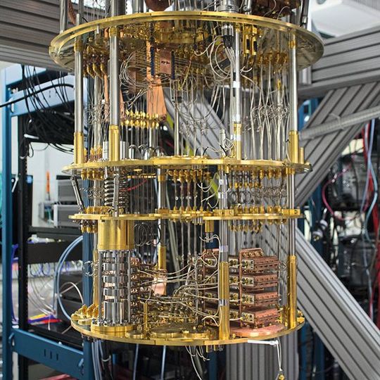 Der "IBM Q" Quantencomputer, eines der aktuell leistungsstärksen existierenden Quantencomputer-Systeme. Der "IBM Q" Quantencomputer, eines der aktuell leistungsstärksen existierenden Quantencomputer-Systeme.