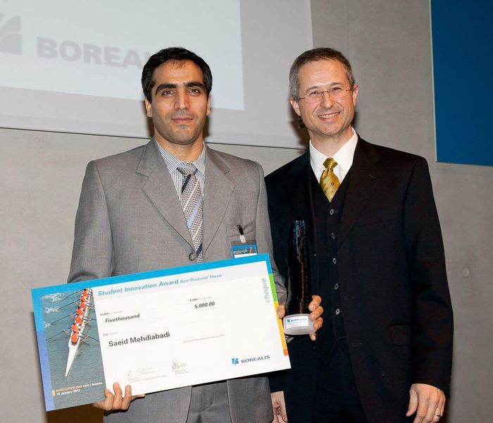 Said Mehdiabadi, Gewinner des Awards für die Dissertation, und Alfred Stern, Borealis Senior Vice President Innovation & Technology  (Bild: Borealis)
