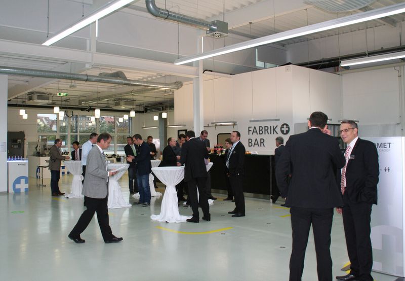 Beim Praxisforium+ der Komet Group geben renommierte Referenten Einblick in die verschiedenen Aspekte einer ausgewählten Thematik. Im Vordergrund steht die Vermittlung praxisorientierten Know-hows. (Bild: Komet Group)