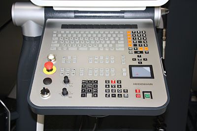 ... sorgte die Heidenhain-Steuerung, hier das Bedienerpult. (Archiv: Vogel Business Media)