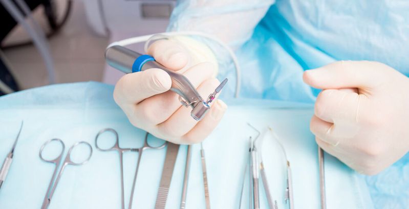 In manchen Konstruktionen der Medizintechnik werden hohe Drehzahlen gefordert – so können Dentalbohrer 120.000 Umdrehungen pro Minute und mehr erreichen. Eingesetzte Kugellager müssen diesen Anforderungen gewachsen sein.(Bild:  ©Dmitry - stock.adobe.com)