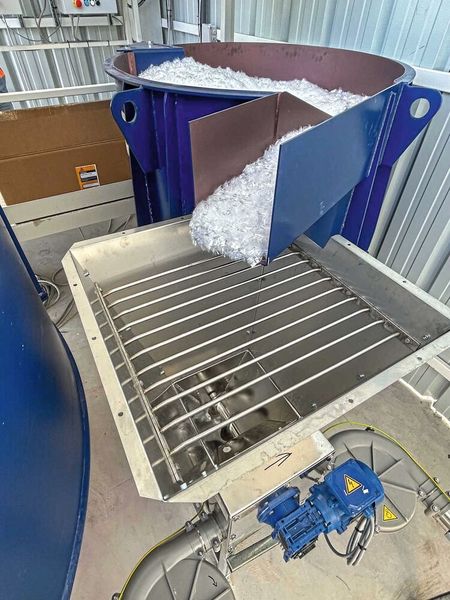 Die synthetischen Fasern vor dem Prozess. (Bild: Wessjohann)