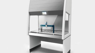 Die Sicherheitswerkbank Claire lh von Berner wartet mit einem integrierten Liquid Handling System von Brand auf. (Bild: Berner Safety)