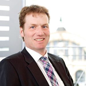 Dr. Elmar Witten, Sprecher der Geschäftsführung von Composites Germany: „Unsere Präsenz auf der JEC soll das führende deutsche Know-how in der automatisierten Serien-Faserverbundfertigung noch stärker in den internationalen Fokus rücken.“