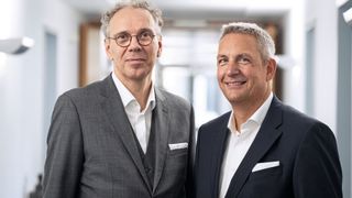 BV-Med-Vorstandsvorsitz Mark Jalaß (r.) und BV-Med-Geschäftsführer Dr. Marc-Pierre Möll: „Wenn wir jetzt mutig handeln und Medtech konsequent stärken, können wir unser Gesundheitssystem und den Medtech-Standort Deutschland zukunftsfest machen.“ (Bild: Tina Eichner/BV-Med)