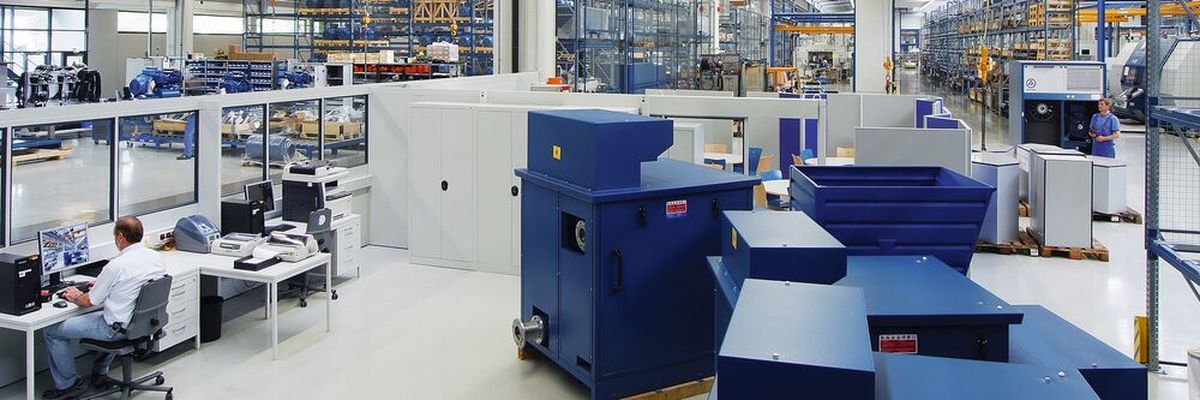 Stetige Modernisierung und Erweiterung prägten die gesamte Aerzener Firmenhistorie. 2008 entstand beispielsweise ein effizientes Produktionscenter, das der großen Typenvielfalt gerecht wird. (Aerzener Maschinenfabrik)