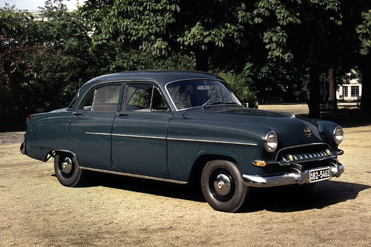 Im November 1953 stellt Opel eine neue Generation des Kapitän vor: Er trat in moderner Pontonform auf. Seine interne Bezeichnung lautet Kapitän ´54. Im selben Jahr ... (Foto: Opel)