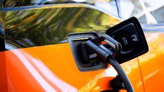 Lädt E-Fahrzeuge in wenigen Minuten: Der Schnelllader-Prototyp FE-Alpha der TH Lübeck. (TH Lübeck)