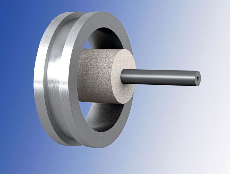 Prinzipdarstellung des Innenrundschleifens mit einem Vitron7-Schleifwerkzeug. Der Hersteller schafft es bei diesen Produkten das Schleifkorn besonders gleichmäßig über die Schleiffläche zu verteilen. Das wirkt sich positiv auf die Standzeit und Performance aus, heißt es. (Bild: Saint-Gobain)