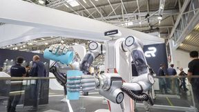 Darauf kann angestoßen werden! Die Messe München wird nämlich Anfang März 2027 die Automatica nach China bringen. Und zwar nach Shanghai. Ob dieser Barkeeper-Roboter auch vor Ort sein wird, ist (noch) nicht bekannt ... (Bild: Messe München)