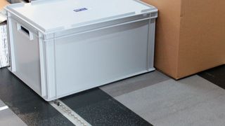 Antirutschpads von Logis können wie Aufkleber angebracht werden. (Logis)