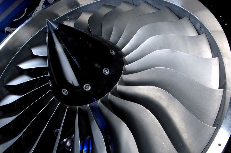 In Zusammenarbeit mit Rolls-Royce und dem Dresdner Unternehmen EAST-4D entwickelten UTC-Wissenschaftler eine einteilige Nosecone aus kohlenstofffaserverstärktem Kunststoff. (Rolls-Royce plc)