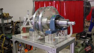 Aktuell wird ein Prototyp des Kleinkraftwerks im Labor getestet. Im Frühjahr 2021 soll das Konzept in Serie gehen. (La Mont)