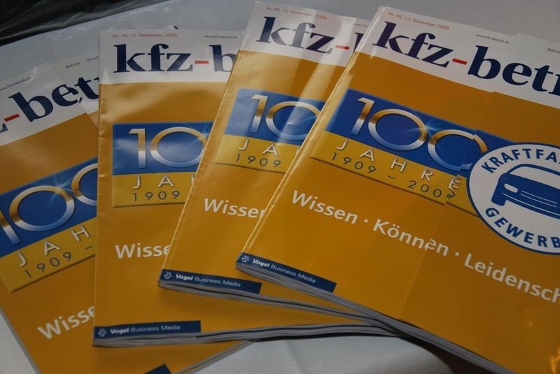 Zu 100 Jahren ZDK gab es nicht nur viel zu organisieren, sondern auch zu berichten: das Sonderheft zum Jubiläum von der Fachzeitschrift »kfz-betrieb«. (Archiv: Vogel Business Media)