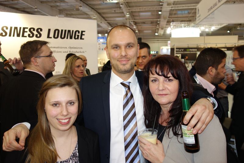 (v. l.) Anja Oehling, Arrow, Sebastian Reese, CSL-Computer, und Roswitha Siegmund, Arrow ()