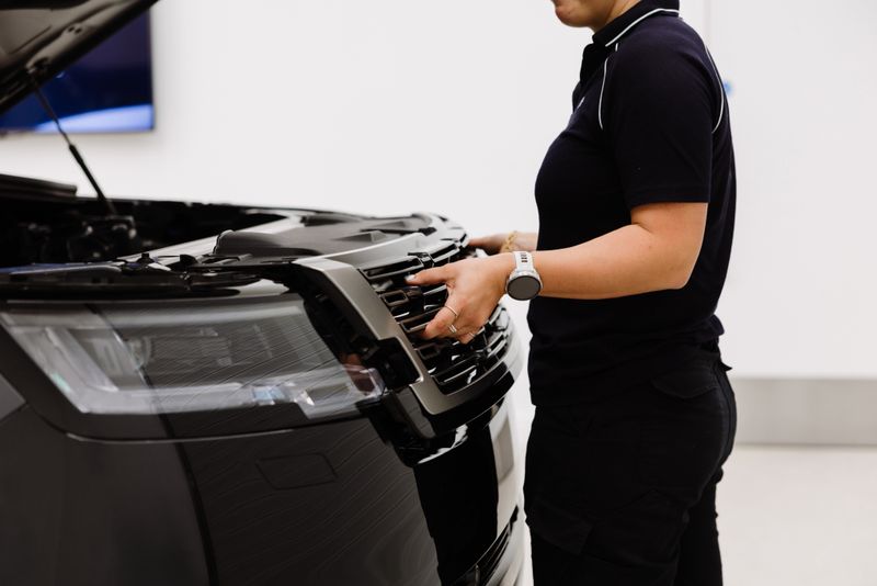 Das Projekt hat mehrere Branchenneuheiten hervorgebracht, darunter 100% geschlossenes Glas und ablösbare Elektronik, und beweist das Potenzial für den Einsatz in den aktuellen und zukünftigen Fahrzeugen von JLR. (Bild: JLR)