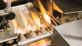 Abb. 3: Der Herstellungsprozess zertifizierter Referenzstandards ist präzise beschrieben. (Restek)