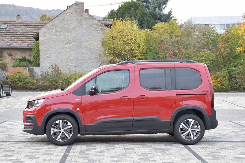 Den Rifter gibt es in zwei Karosserievarianten mit 4,40 Metern (Foto) und 4,75 Metern Länge. (»kfz-betrieb«/Rosenow)