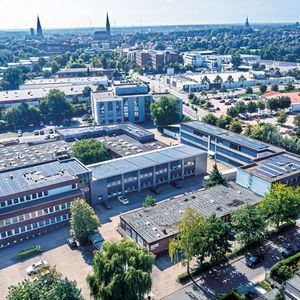 Sieb & Meyer entwickelt und fertigt seit Beginn der 1970-er Jahre in Lüneburg Servoverstärker und Frequenzumrichter.(Bild:  Sieb&Meyer)