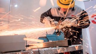 Heißes Eisen! Das Münchner Ifo-Institut offenbart die neuesten Zahlen zum Facharbeitermangel. Der Juli hat dabei bisherige Höchstmarken gebrochen. Was das im Einzelnen heißt, zeigt dieser Bericht. (Bild: P. Königsreuther)