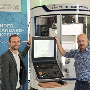 Die ersten beiden Jahre Geschäftsentwicklung in einem äusserst schwierigen Umfeld erfolgreich gestaltet: Mario Voglmayr (l.) und Patrick Rohrauer(Bild:  RLZ Fertigungstechnik GmbH)