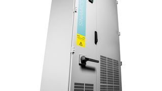 Aufgrund des Zusammenspiels mit den Simotics-Motoren sollen mit den neuen Umrichtern bis zu 8 % geringere Systemverluste erreicht werden können. (Siemens)