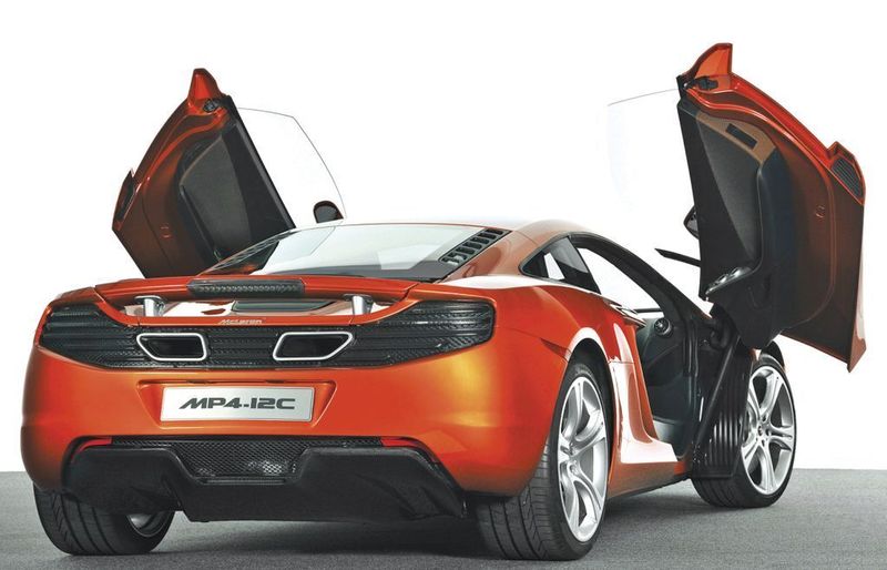 McLaren Automotive hat die CFK-Struktur der Fahrgastzelle vom siegreichen Rennwagen auf das Modell MP4-12C übertragen. Dieses Modell soll das erste einer neuen McLaren-Familie mit Straßenzulassung werden.  Bild: McLaren Automotive (Archiv: Vogel Business Media)