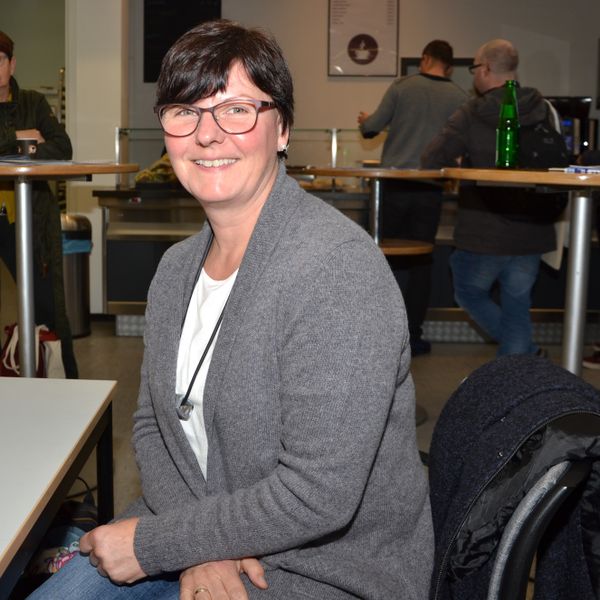 Besucherstimmen der Lab-Supply Hamburg 2019Carmen Kirschke vom Landesamt für Verbraucherschutz Niedersachsen, Institut für Fische und Fischereierzeugnisse:   „Ich bin hier, um neue Produkte kennenzulernen, neue Hersteller und neue Anbieter. Da sagt man sich öfter ‚Ach, die machen das auch?‘ und nimmt sich dann Infomaterial mit. Hier schaue ich mich z.B. um nach Lagerungsgeräten, Brutschränken, Kühlschränken und Handling Systemen.“Die nächste Lab-Supply ist am 18. März 2020 in Frankfurt am Main. (LABORPRAXIS, C. Lüttmann)