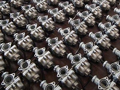 277 gefälschte Vergaser des Markenherstellers Keihin fanden Zollbeamte in Marburg. Der Verdächtige hatte sogar insgesamt mehr als 1200 Vergaser über das Internet verkauft. (Archiv: Vogel Business Media)